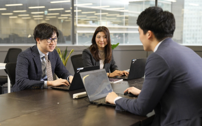 入社準備を一緒に行うエージェントとの面談風景